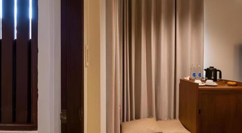 Rose Bay 3*