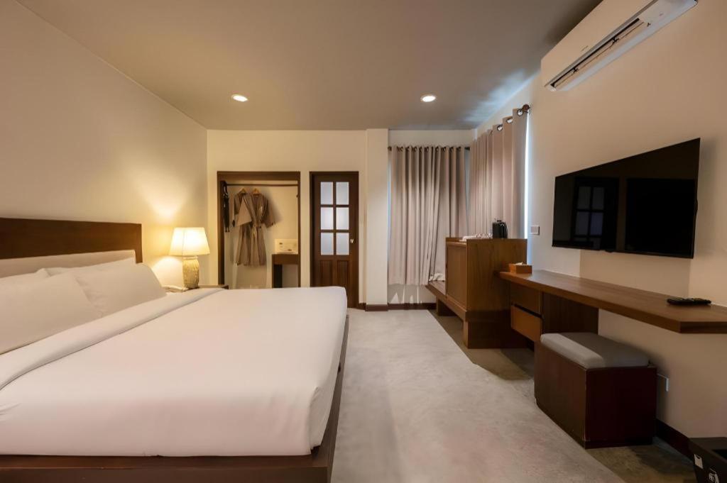 Rose Bay Resort Pattaya