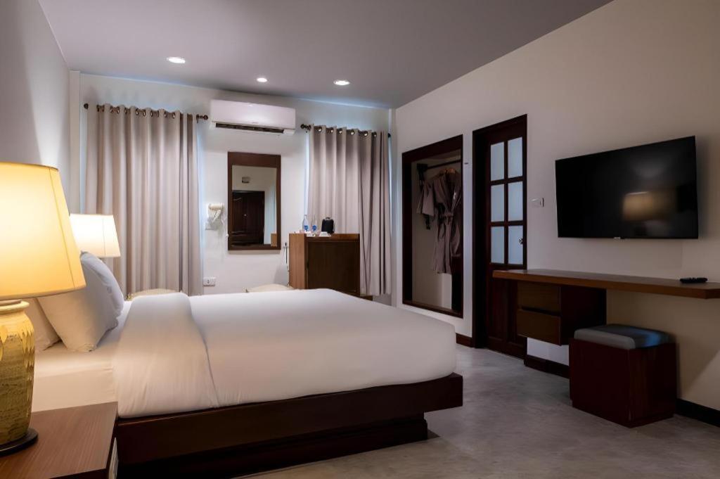 Rose Bay 3*